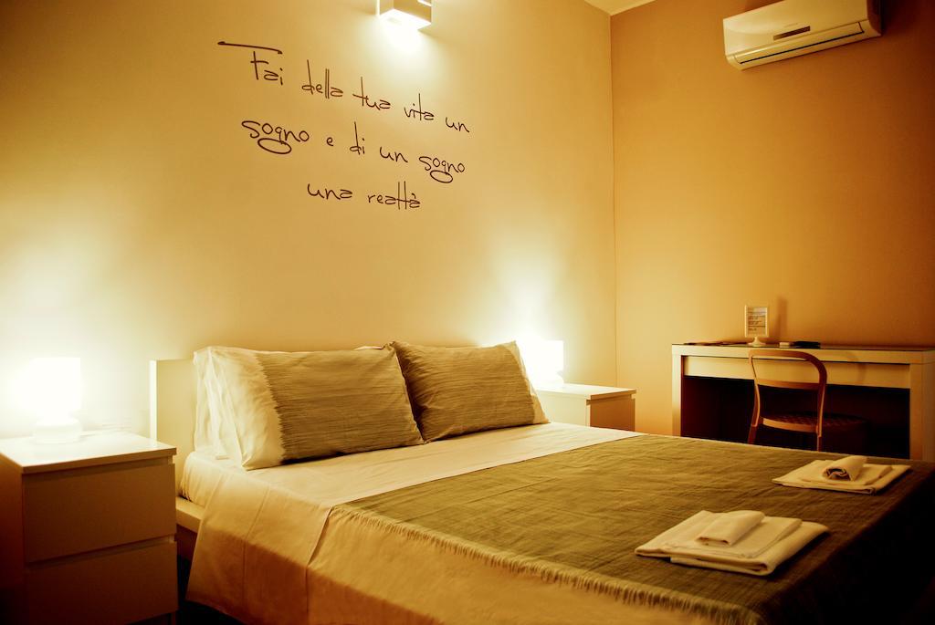 Bed And Breakfast Charming House بارليتا الغرفة الصورة